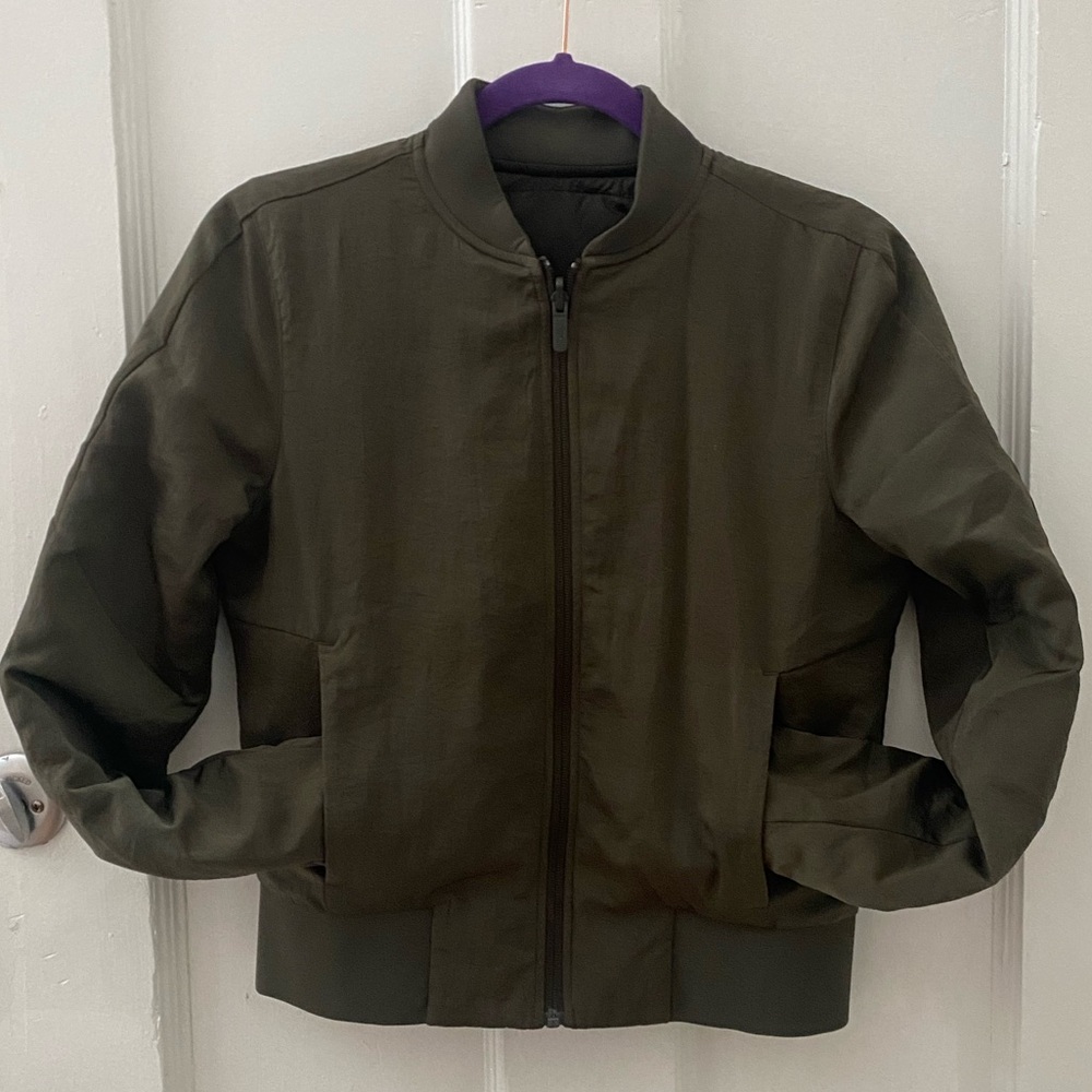 Reversible bomber jacket